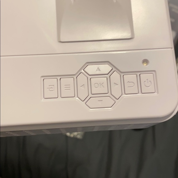 Magnavox Home Theater Projector. - Picture 5 of 7